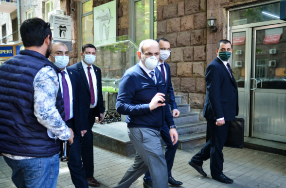 Լոքդաո՞ւն, լոխ-դաո՞ւն, նոկդաո՞ւն, թե՞ պարզապես նոկաուտ